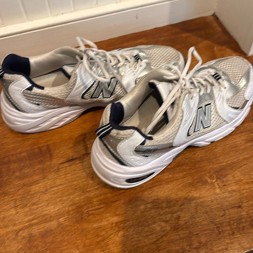 New Balance size 9 530